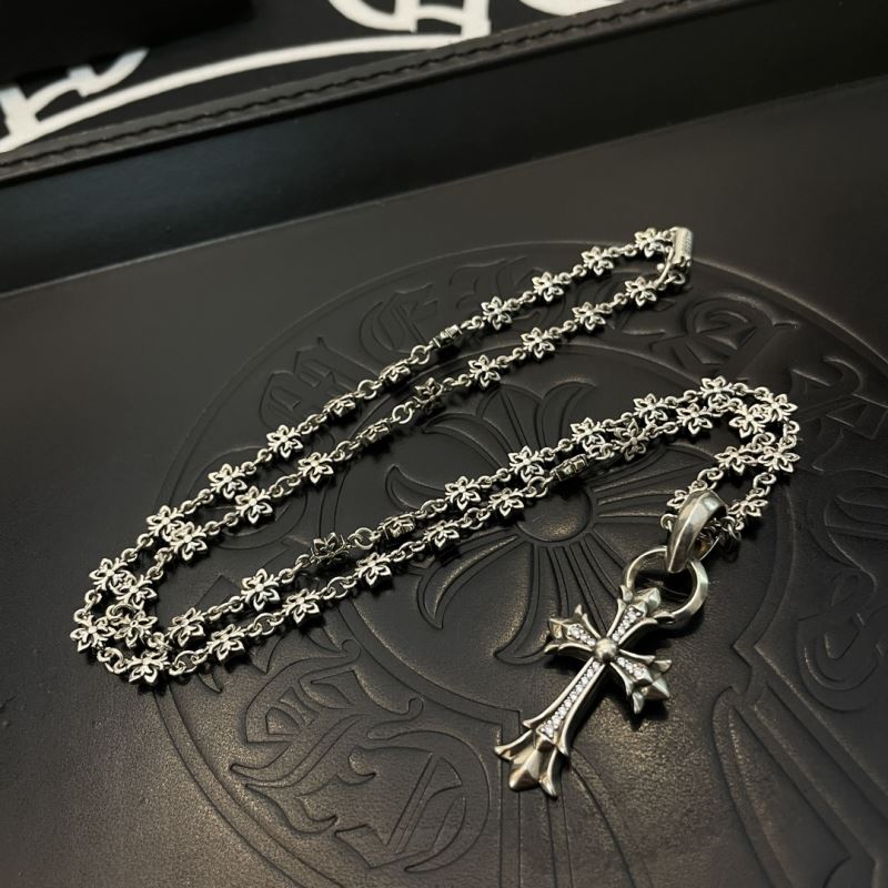 Ch*0me He**ts necklaces